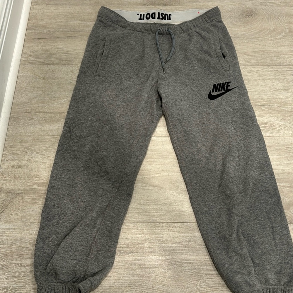 Nike sweatpants size medium